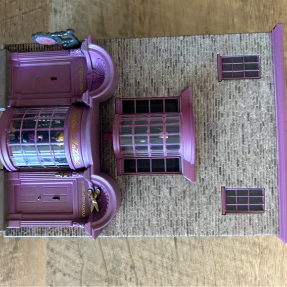 Hallmark  Madam Malkin's Robes For All Occasions -‎ Harry Potter Ornament 2024 - Picture 8 of 16